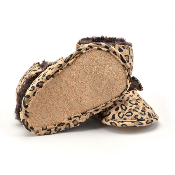 НОВ модел бебешки обувки с мека подплата и животински десен 