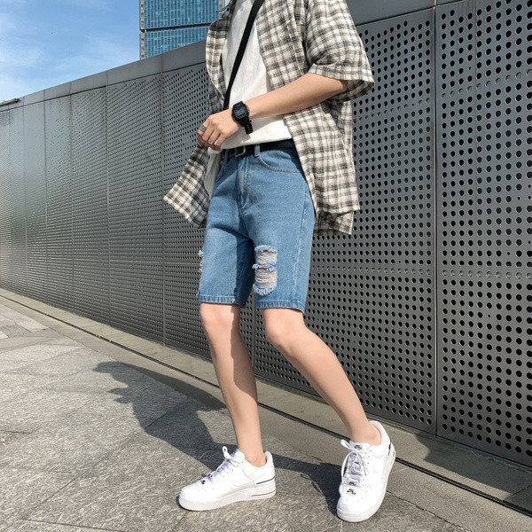 3/4-es férfi farmer, szakadt mintával, kék zsebekkel