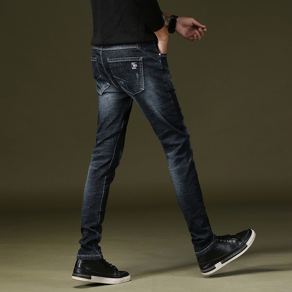 Férfi farmer szabott modellel