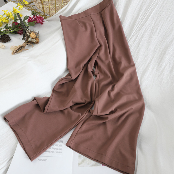 Női készlet vékony pántokkal és hosszú nadrággal