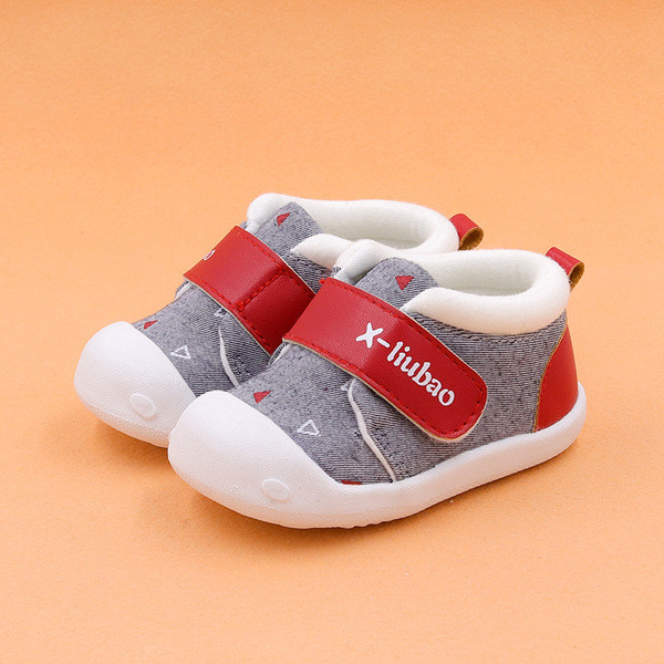 Puha talpú, puha bélésű babacipő