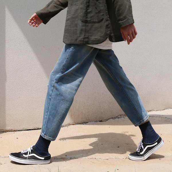 Ανδρικά casual φαρδιά τζιν με σκισμένο μοτίβο σε μπλε χρώμα