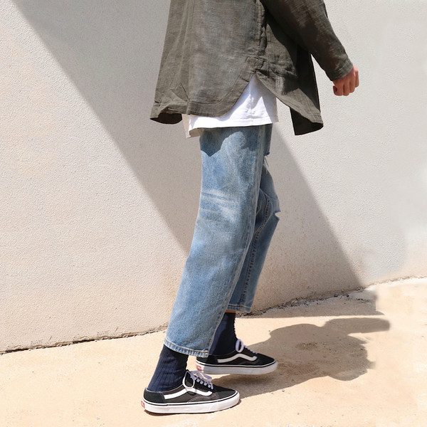 Ανδρικά casual φαρδιά τζιν με σκισμένο μοτίβο σε μπλε χρώμα