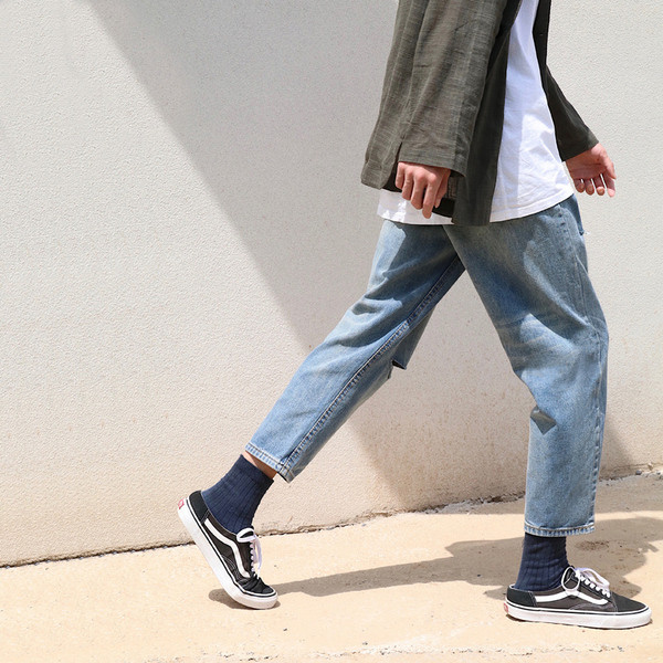 Ανδρικά casual φαρδιά τζιν με σκισμένο μοτίβο σε μπλε χρώμα