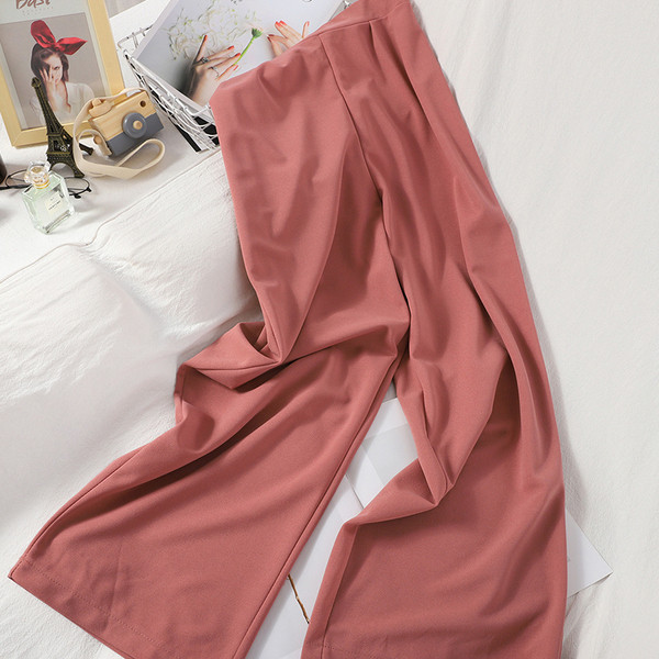 Modern női rövid felső szett vékony pánttal és nadrággal