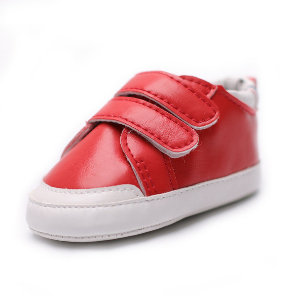 Öko-nahast moodsad kleebistega beebijalatsid, mis sobivad sügiseks ja talveks