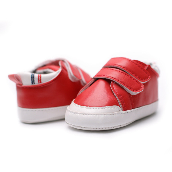 Öko-nahast moodsad kleebistega beebijalatsid, mis sobivad sügiseks ja talveks