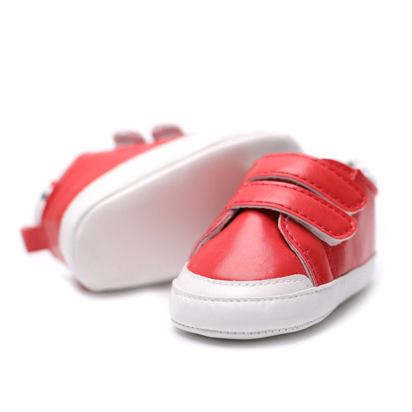 Öko-nahast moodsad kleebistega beebijalatsid, mis sobivad sügiseks ja talveks