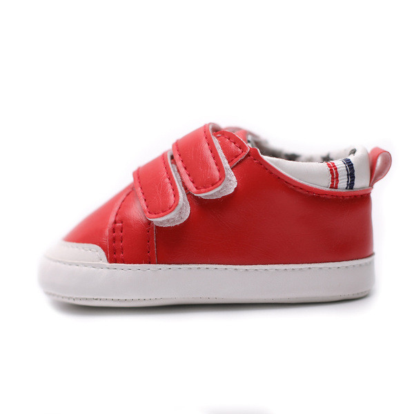 Öko-nahast moodsad kleebistega beebijalatsid, mis sobivad sügiseks ja talveks