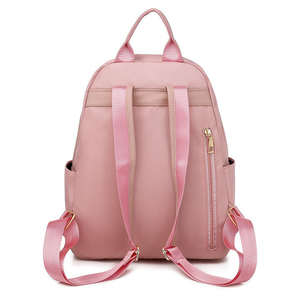 Moderan ženski ruksak s 3D elementom i prednjim džepom