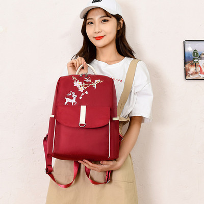 Női napi hátizsák elülső zsebbel és hímzéssel