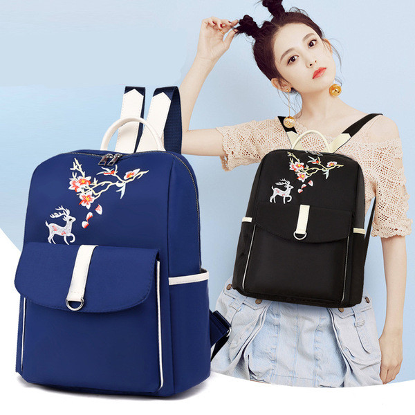 Női napi hátizsák elülső zsebbel és hímzéssel