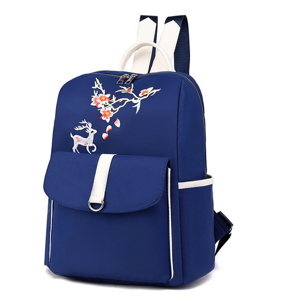 Női napi hátizsák elülső zsebbel és hímzéssel