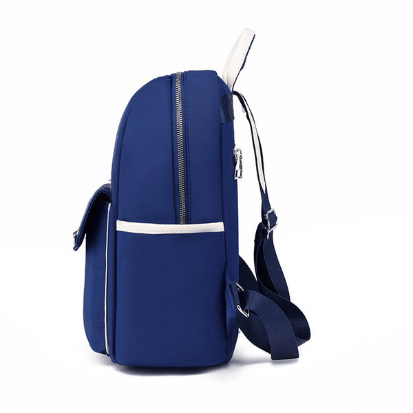 Női napi hátizsák elülső zsebbel és hímzéssel