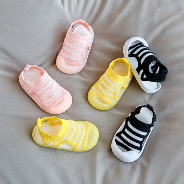 Modern baba alkalmi cipő gumival