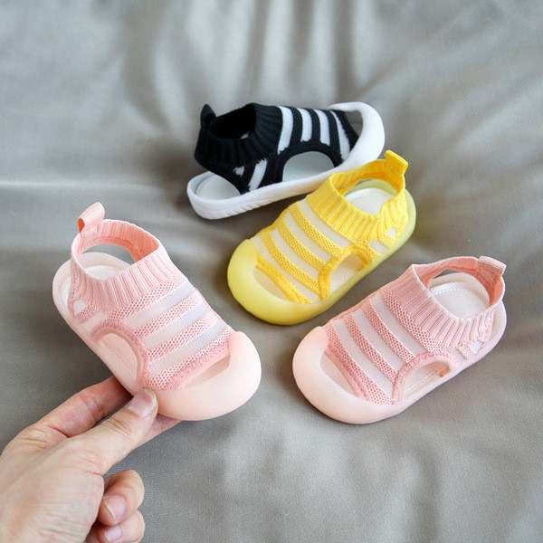 Modern baba alkalmi cipő gumival