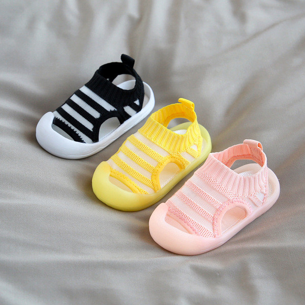 Modern baba alkalmi cipő gumival