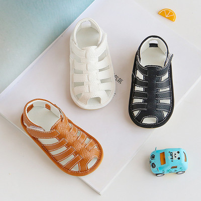 Модерни бебешки обувки от еко кожа с лепенки 