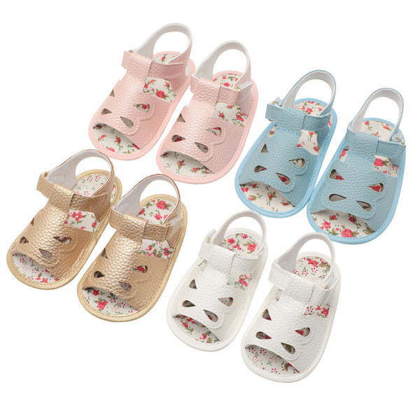 Μοντέρνα παιδικά παπούτσια με αγκράφα και απλικέ