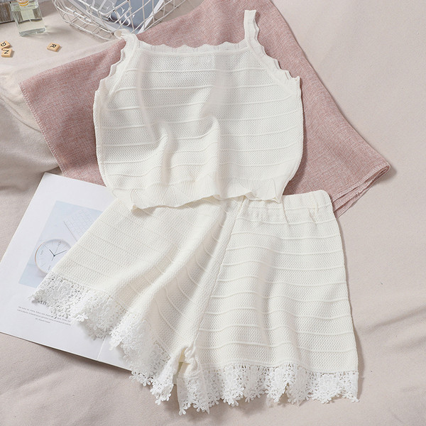 Μοντέρνα γυναικεία σετ σορτς και κοντό αμάνικο