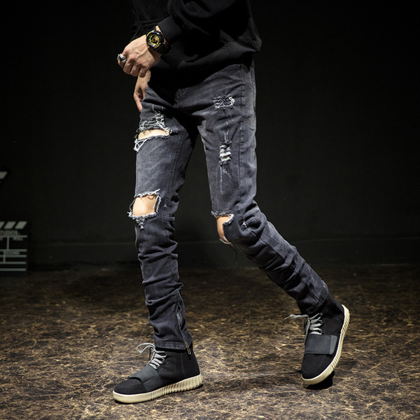 Modern férfi hosszú farmernadrág zsebekkel - testhezálló modell