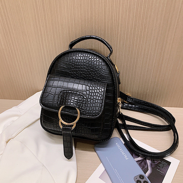 Modern női hátizsák eko bőrből, fém elemmel