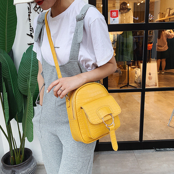 Modern női hátizsák eko bőrből, fém elemmel