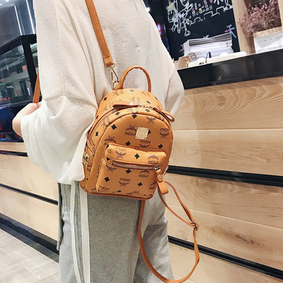 Modern női hátizsák öko bőrből, fém elemmel és cipzárral