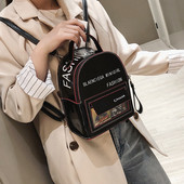 Női lakkbőr hátizsák felirattal