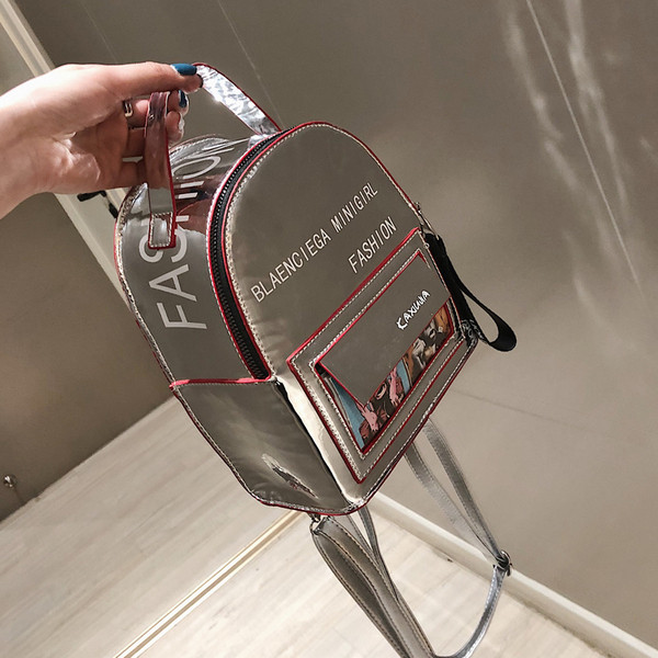 Női lakkbőr hátizsák felirattal