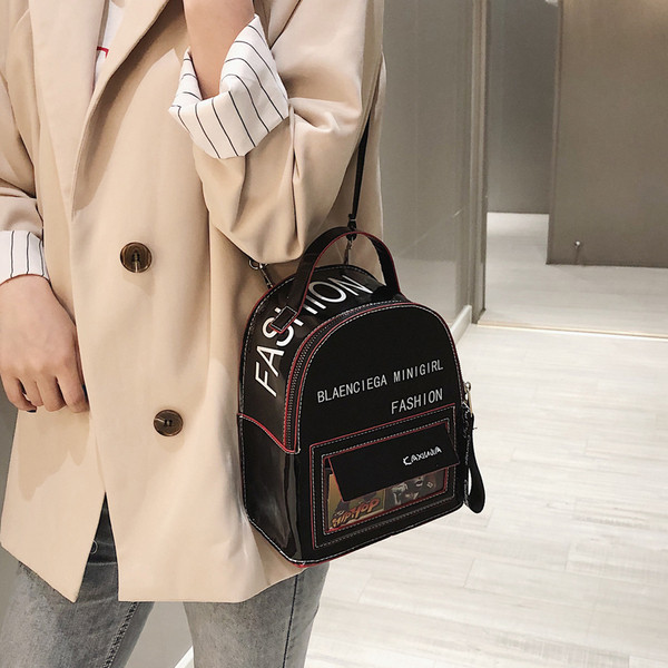 Női lakkbőr hátizsák felirattal