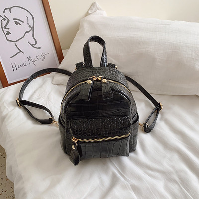 Ženski ruksak s patentnim zatvaračem i prednjim džepom