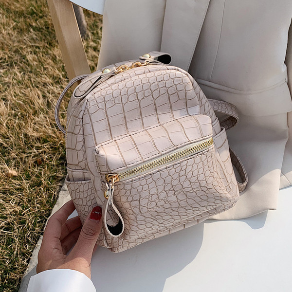 Ženski ruksak s patentnim zatvaračem i prednjim džepom