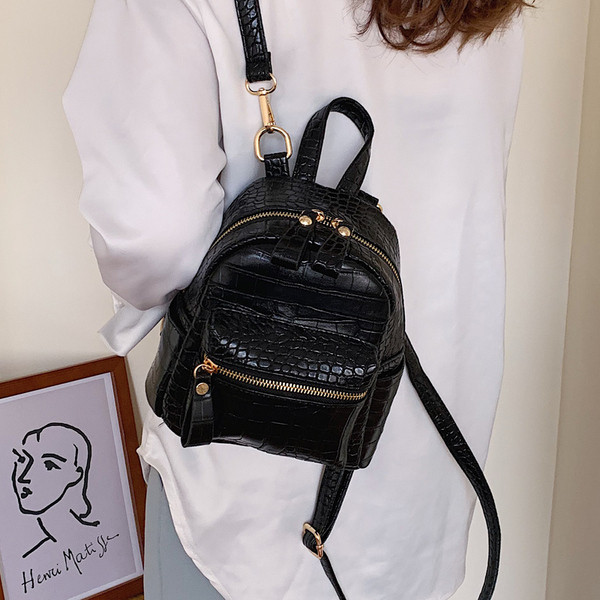 Ženski ruksak s patentnim zatvaračem i prednjim džepom