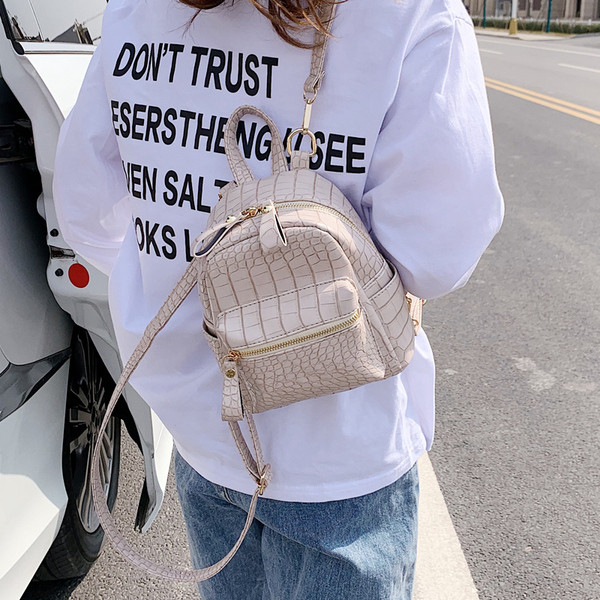 Ženski ruksak s patentnim zatvaračem i prednjim džepom