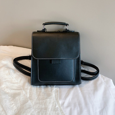 Bőr női hátizsák eko bőrből, fém rögzítéssel