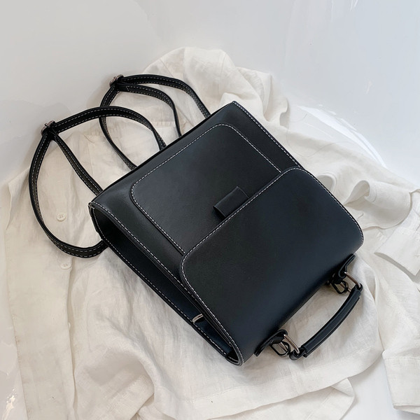 Bőr női hátizsák eko bőrből, fém rögzítéssel