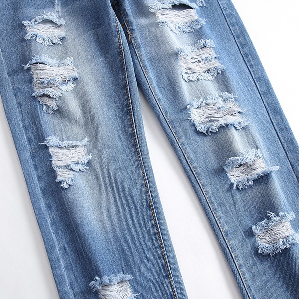 Vyriški džinsai su plyšusiu dešiniuoju ir mėlynu užtrauktuku