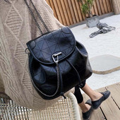 Női öko-bőr hátizsák fém lánccal