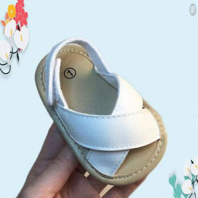 Модерни бебешки обувки с лепенка