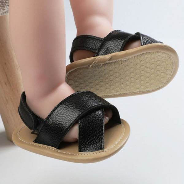 Модерни бебешки обувки с лепенка