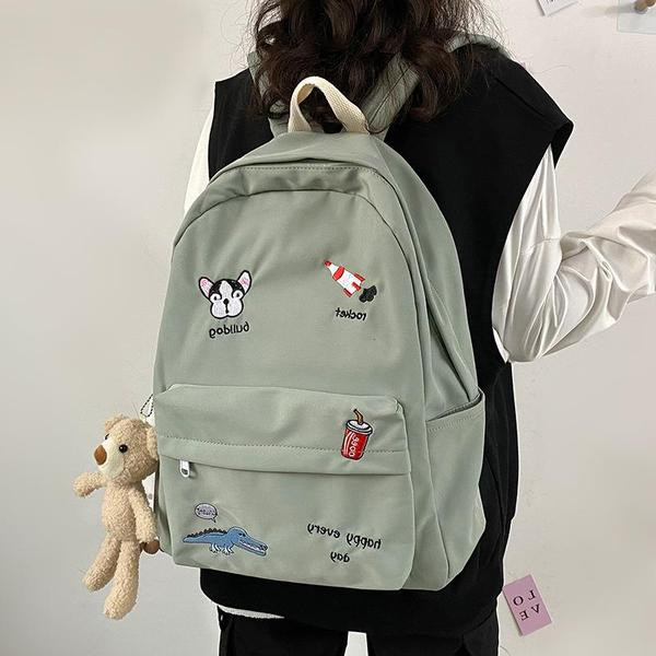 Mindennapi női hátizsák hímzéssel - diákoknak is alkalmas