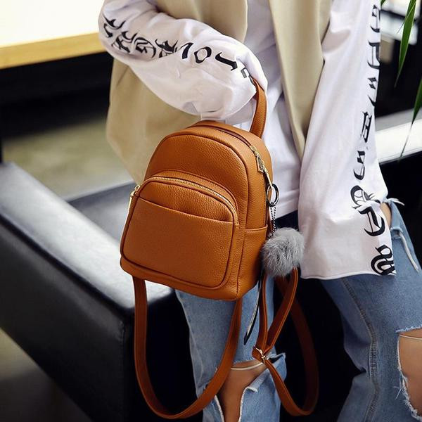 Šiuolaikinė moteriška dirbtinės odos kuprinė su apatiniu raktų pakabuku