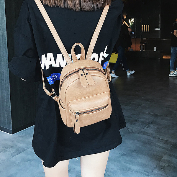 Női ökobőr hátizsák cipzárral és elülső zsebbel