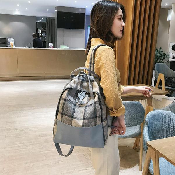 Mindennapi női kockás hátizsák elülső zsebbel