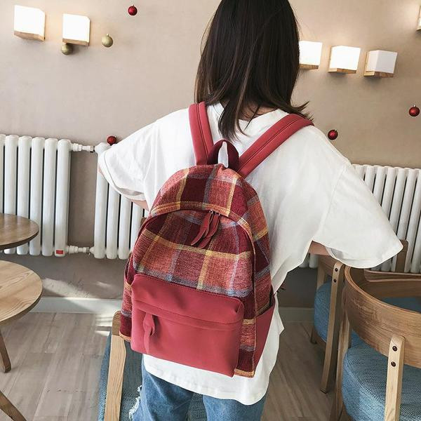 Mindennapi női kockás hátizsák elülső zsebbel