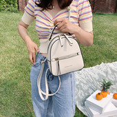 Moderan ženski kožni ruksak s patentnim zatvaračem