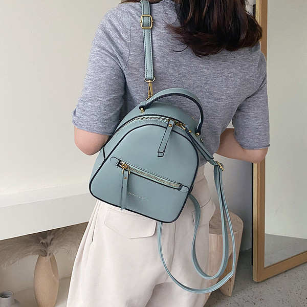 Moderan ženski kožni ruksak s patentnim zatvaračem