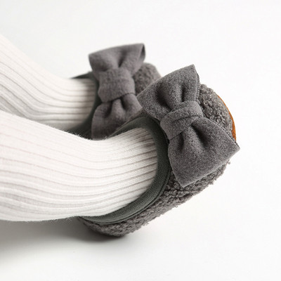 Παιδικά παπούτσια με κορδέλα κατάλληλα για το φθινόπωρο και το χειμώνα