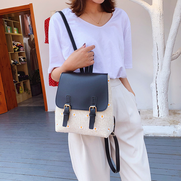 Modern női hátizsák fém rögzítéssel